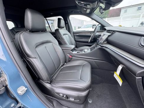 New 2026 Jeep Grand Cherokee Limited w/ Limited Altitude Package AWD/4WD image 18