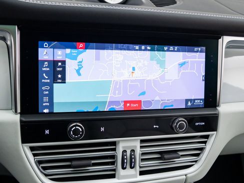 Certified 2024 Porsche Macan GTS image 25