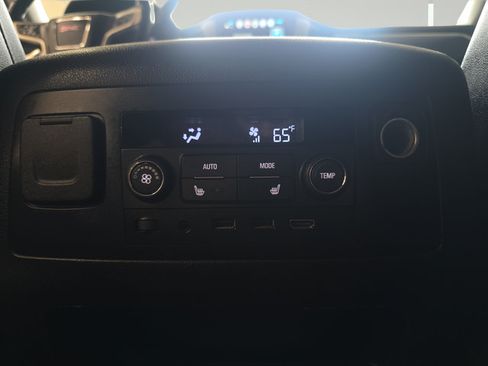 Used 2019 GMC Yukon XL SLT w/ Premium Edition AWD/4WD image 29