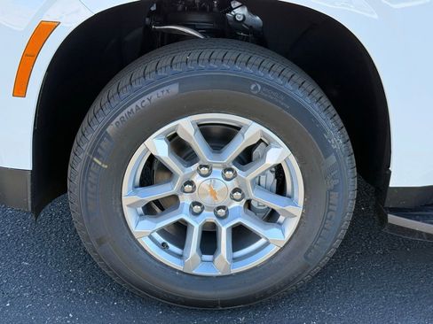 New 2026 Chevrolet Suburban LS image 10