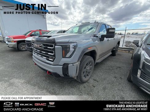 Used 2025 GMC Sierra 2500 AT4 w/ Technology Package AWD/4WD image 1