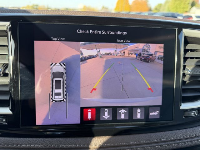 Used 2021 Chrysler Pacifica Touring-L w/ Uconnect Theater Family Group FWD image 25