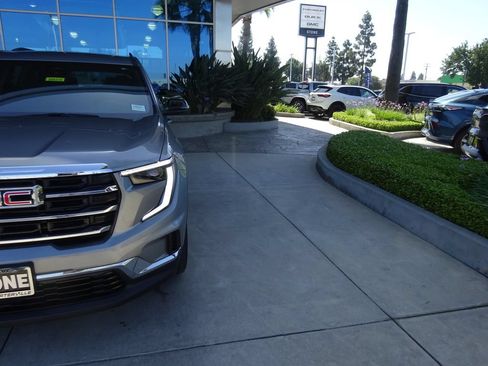 Certified 2025 GMC Acadia Elevation FWD image 33