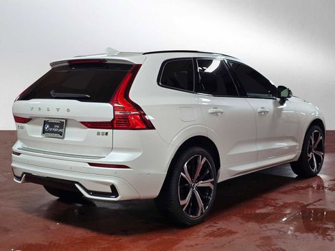 Used 2023 Volvo XC60 B5 Ultimate w/ Climate Package image 3
