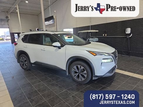 Used 2022 Nissan Rogue SV w/ SV Premium Package image 2