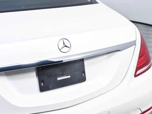Used 2017 Mercedes-Benz S 550 Sedan w/ Premium Package image 37