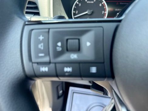 Used 2023 Nissan Rogue SV FWD image 25