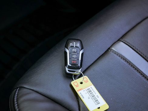 Used 2016 Ford F150 Platinum w/ Equipment Group 701A Luxury image 8