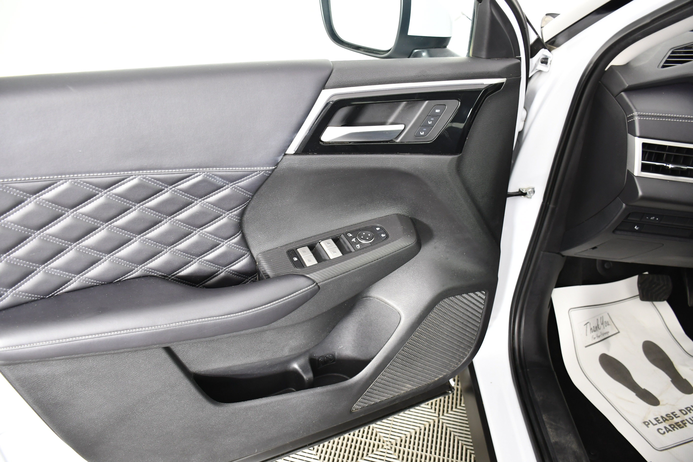 Used 2024 Mitsubishi Outlander SEL AWD/4WD image 35