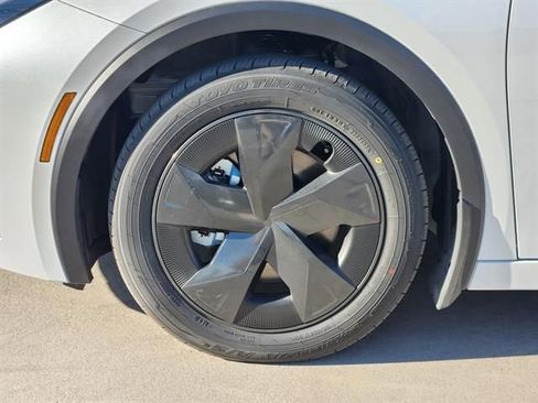 New 2026 Toyota Prius SE image 7