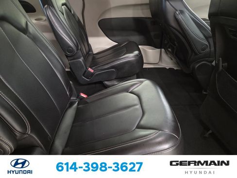 Used 2023 Chrysler Pacifica Touring-L FWD image 20