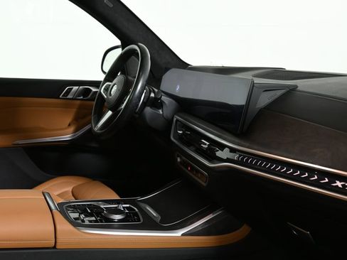 Certified 2024 BMW X7 xDrive40i w/ M Sport Package image 36