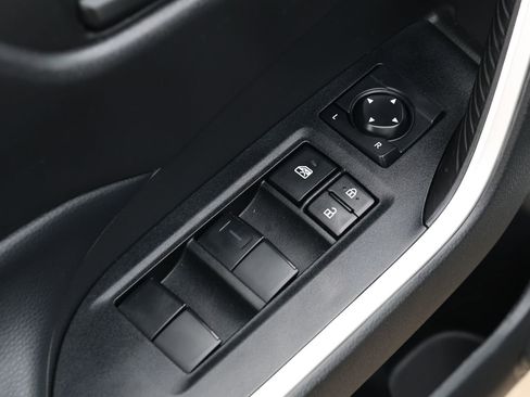 Used 2022 Toyota RAV4 LE FWD image 26