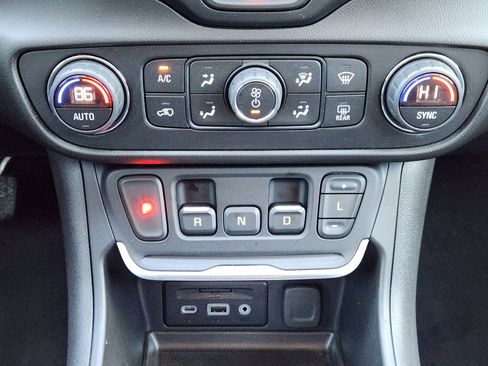 Used 2019 GMC Terrain Denali w/ Advanced Safety Package image 22