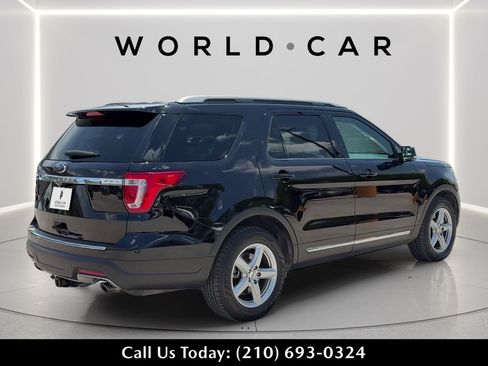 Used 2018 Ford Explorer XLT w/ Equipment Group 202A FWD image 7