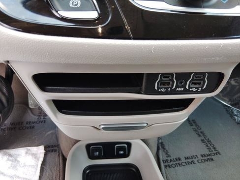 Used 2021 Chrysler Voyager Lxi FWD image 23