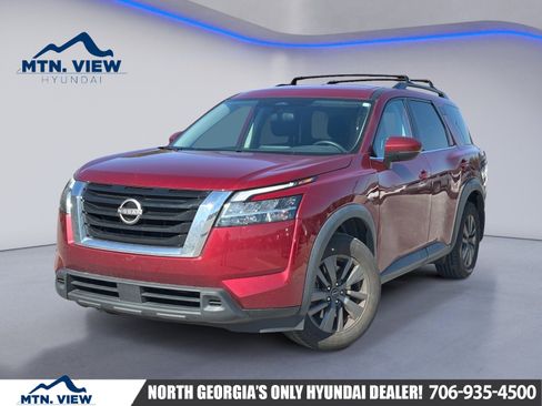 Used 2022 Nissan Pathfinder SV image 1