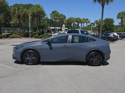 Used 2026 Toyota Prius Plug-In Hybrid FWD image 5