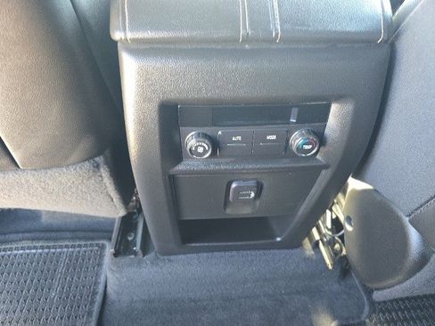 Used 2023 Chevrolet Traverse LT image 17