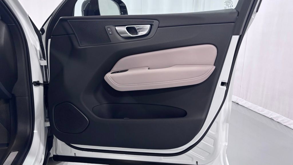 Certified 2026 Volvo XC60 B5 Plus AWD/4WD image 20