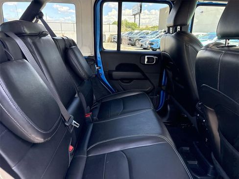 Used 2022 Jeep Wrangler Unlimited Sahara image 25