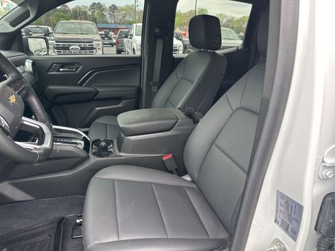 Used 2024 Chevrolet Colorado LT w/ LT Convenience Package III AWD/4WD image 12
