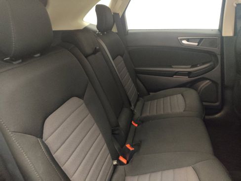 Used 2019 Ford Edge SE FWD image 19