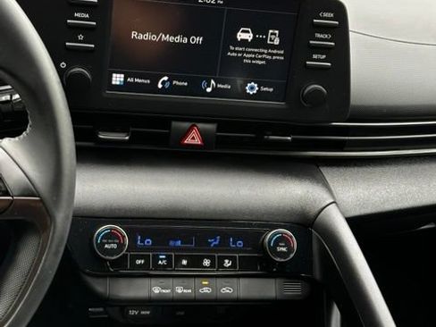 Used 2025 Hyundai Elantra Sport FWD image 28