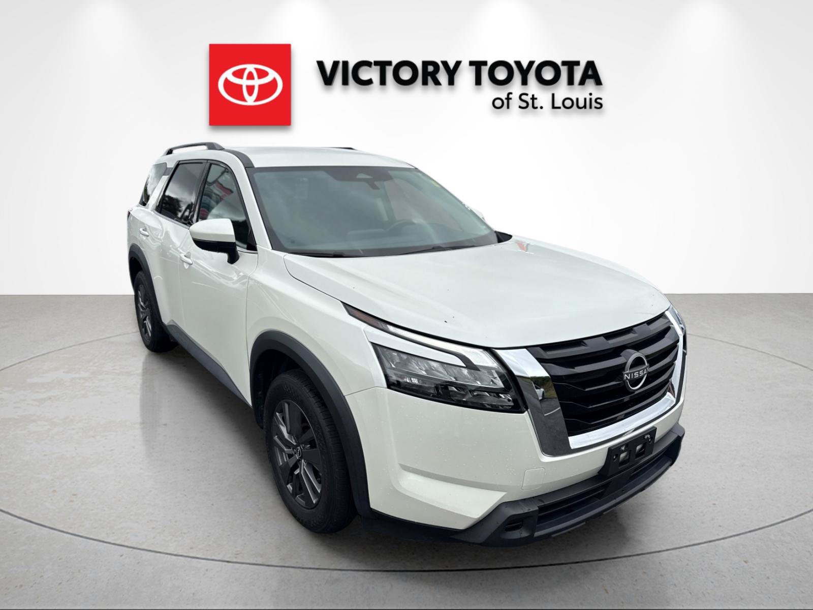Used 2024 Nissan Pathfinder SV FWD image 1
