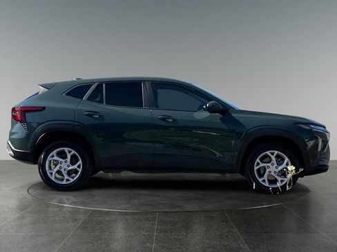 Used 2025 Chevrolet Trax LS w/ LS Convenience Package FWD image 10