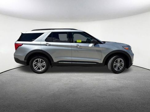 Used 2023 Ford Explorer XLT AWD/4WD image 14
