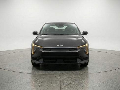 Used 2025 Kia K4 LXS image 2