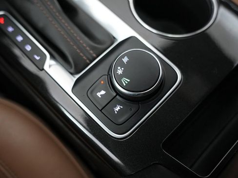 Used 2020 Chevrolet Blazer Premier w/ Driver Confidence II Package FWD image 33