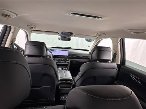 Used 2025 Genesis GV80 2.5T Standard image 18