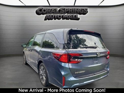 Used 2025 Honda Odyssey Touring image 3