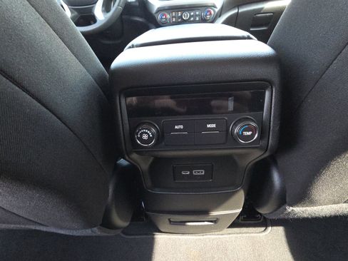 Used 2023 GMC Acadia SLE FWD image 30