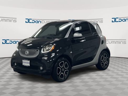Used 2016 smart fortwo Prime RWD image 4