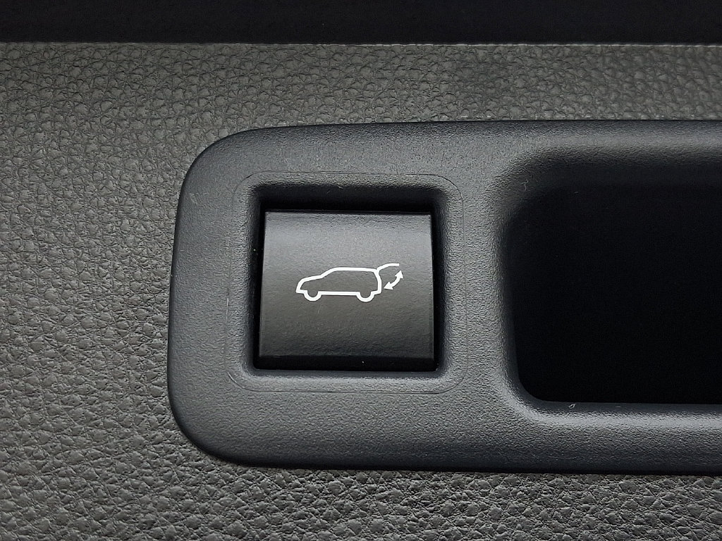 Used 2021 Toyota Highlander XLE AWD/4WD image 33