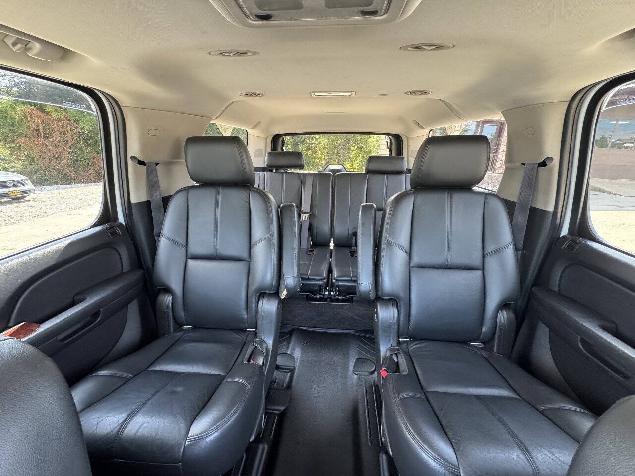 Used 2011 Chevrolet Suburban 2500 LT AWD/4WD image 24
