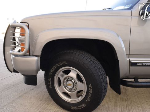 Used 2000 Chevrolet Tahoe Z71 w/ Comfort & Security Pkg image 40