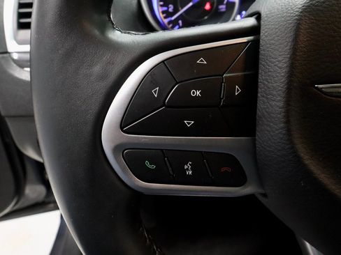 Used 2018 Chrysler 300 Touring L image 27