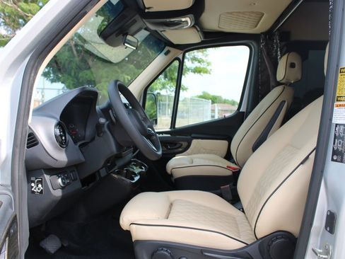 Used 2021 Mercedes-Benz Sprinter 3500 image 18
