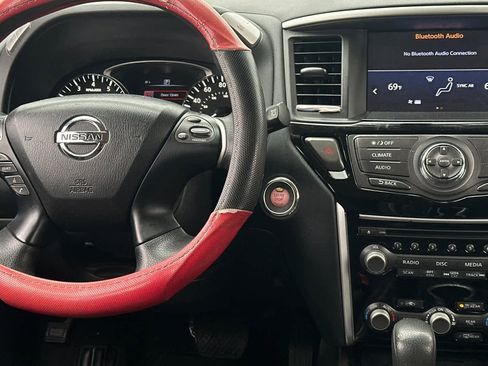 Used 2019 Nissan Pathfinder S image 14