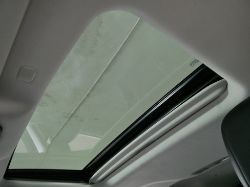 Used 2020 Toyota Highlander XLE image 31