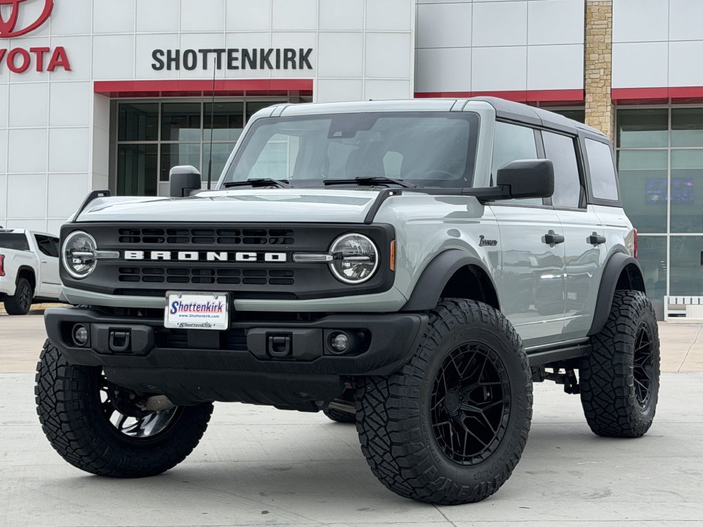 Used 2024 Ford Bronco Black Diamond AWD/4WD image 2