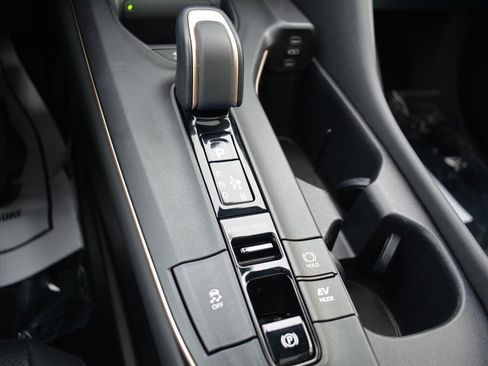 Used 2023 Toyota Crown Limited w/ Advanced Technology Package image 19