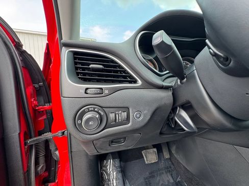 Used 2019 Jeep Cherokee Trailhawk w/ Comfort/Convenience Group AWD/4WD image 25