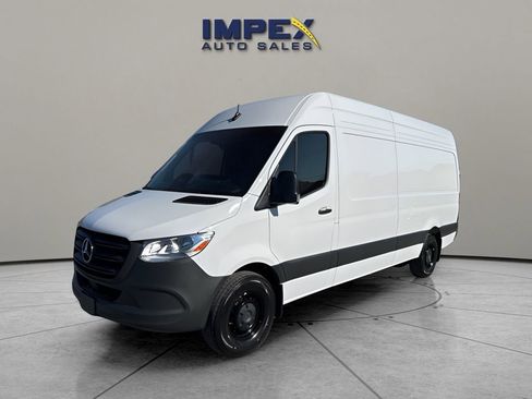 Used 2025 Mercedes-Benz Sprinter 2500 image 1