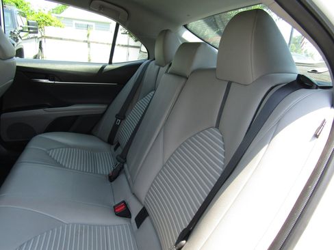 Used 2023 Toyota Camry SE FWD image 16