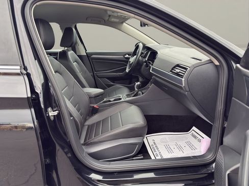 Used 2024 Volkswagen Jetta SE FWD image 18